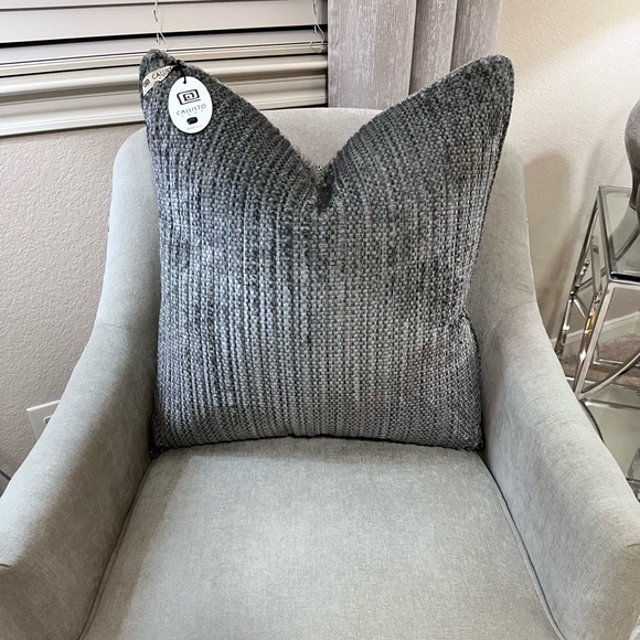 1-NWT CALLISTO HOME FUR/VELVET DECORATIVE PILLOW (Read description for details) - Picture 14 of 17